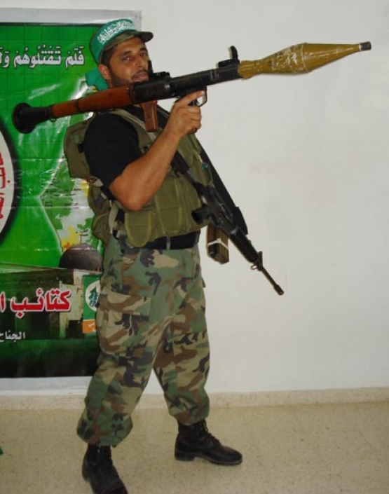 الشهيد إياد عبد المجيد الحية