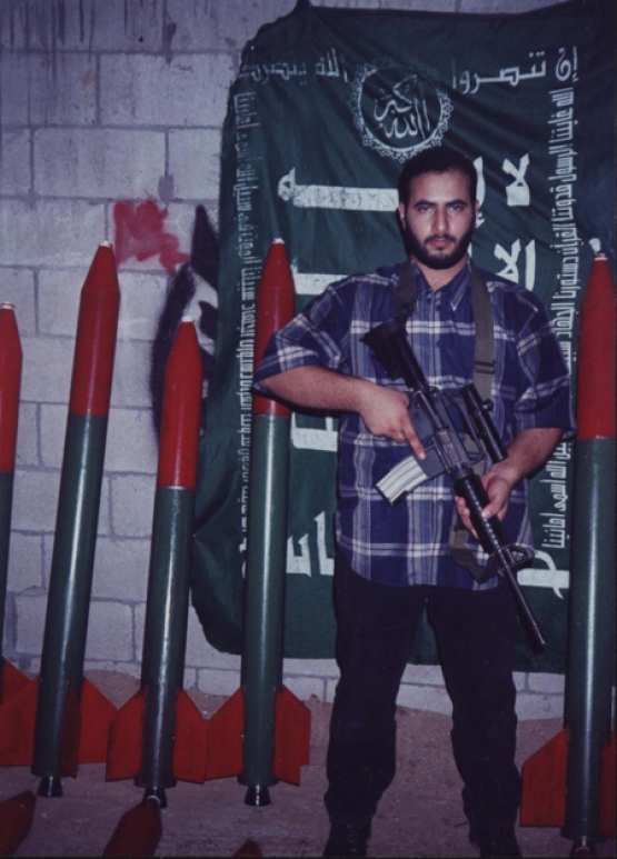 الشهيد صلاح عبد الكريم الحية