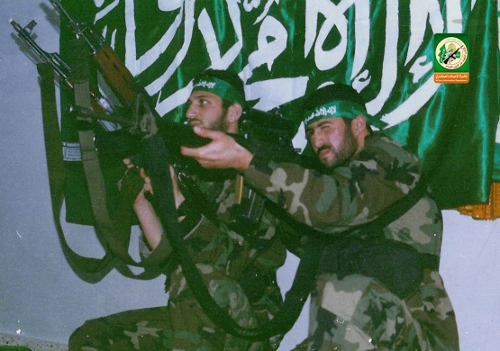 الشهيد القسامي/ أحمد يوسف عبد الوهاب ورفيقه القسامي رائد الأغا